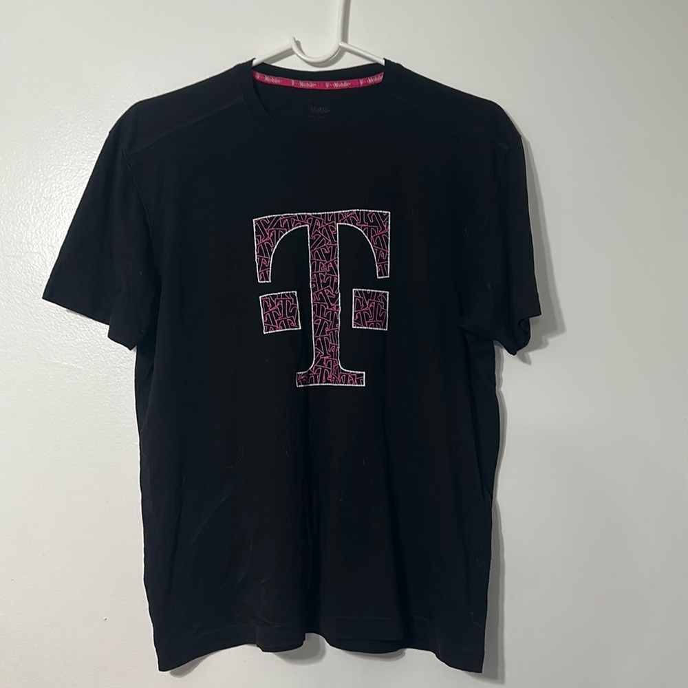 T mobile workers shirt